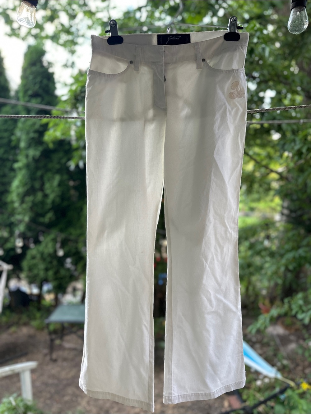 Gattinoni White Straight-Leg Jeans with Subtle Side Embroidery